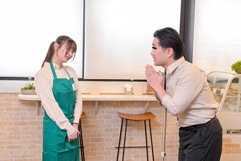 人手不足で悩む店長より偉いバイト様！辞めたいと言ってきた地味なバイトさんを引き止めたら...まさかのオヤジ好きの絶倫マ〇コで仕事中に何度も性欲処理させられた 3枚目