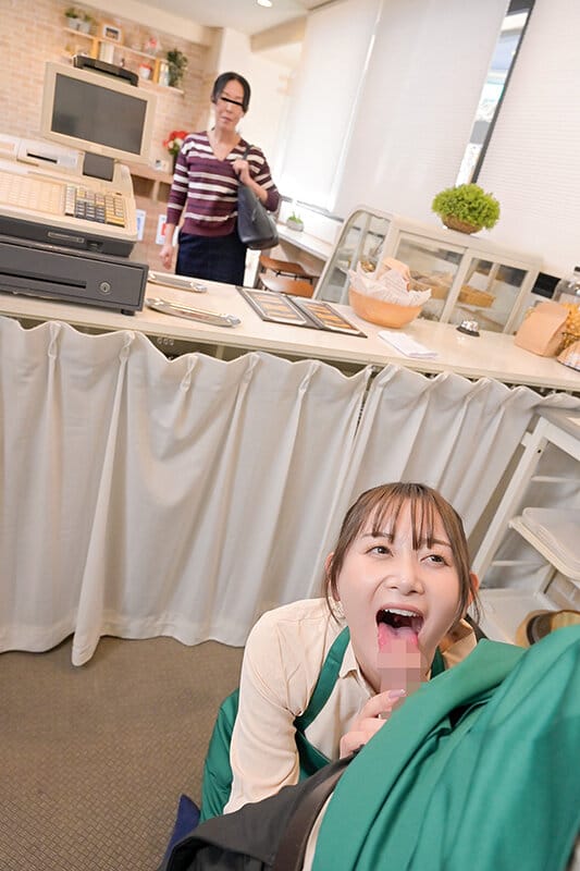 人手不足で悩む店長より偉いバイト様！辞めたいと言ってきた地味なバイトさんを引き止めたら...まさかのオヤジ好きの絶倫マ〇コで仕事中に何度も性欲処理させられた 9枚目