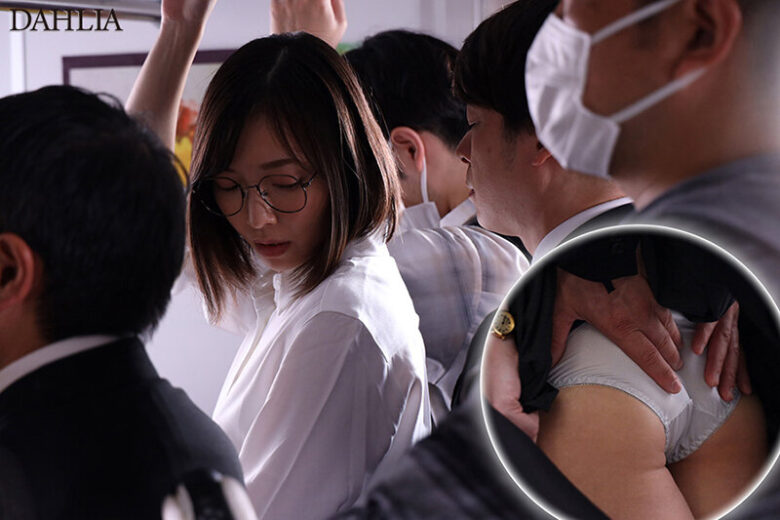 地味OLの私は潮を吹かされる淫らな指マンにハマりました。 峰玲子 1枚目