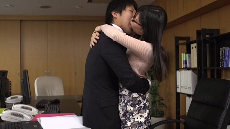 真面目そうな隠れ巨乳の地味子OLはハメたら何回もイキまくる敏感体質の女の子 白石りん 1枚目