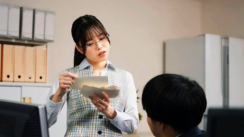 「これは経費で落ちません！」いつも地味で生真面目で領収書を突っ返してくる経理部のOLがデリヘル嬢で痴女だった。 3枚目