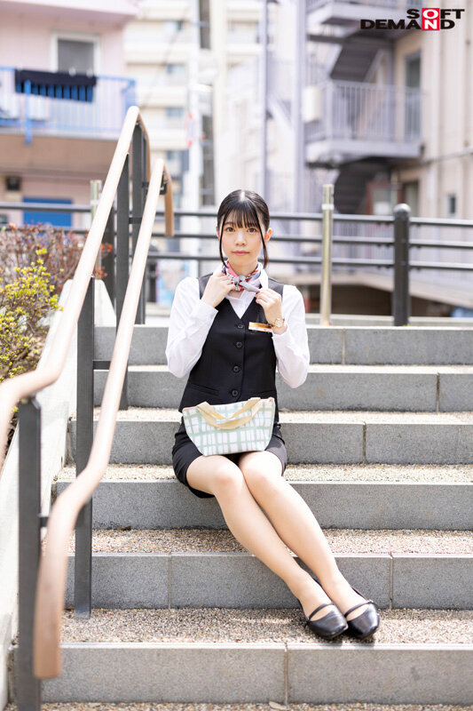 【初撮り】肉じゃがとカレーが得意料理のホテルスタッフ 女優並みルックスのスレンダーCカップ美女 好きな体位はバックで中イキ＆潮吹きが未体験なのでやってみたい かな・20歳 宮野かな 17枚目