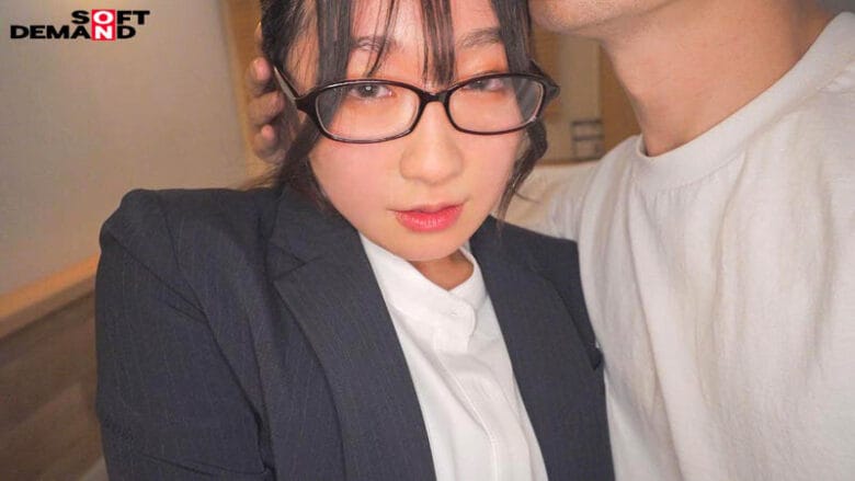 【会社に内緒・自宅で初撮り】奨学金450万、限界新卒ちゃん。地味っぽいけど脱いだらクッソむちエロ漫画ボディ。 きよか 24歳 15枚目