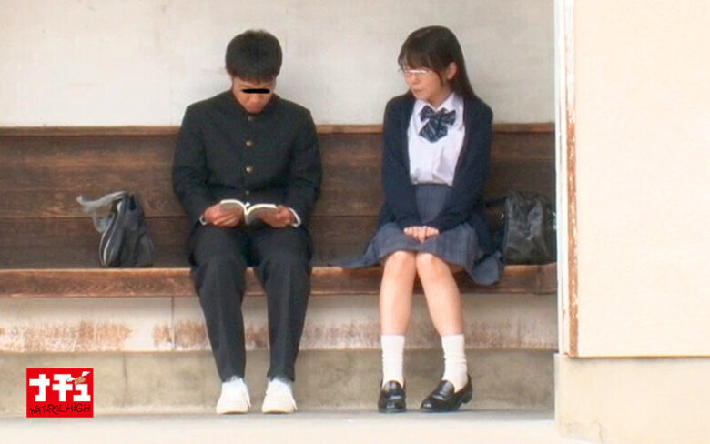 クラスで目立たないむっつりスケベ地味女子は密室に男の子を誘い連続射精させる変態少女 3枚目