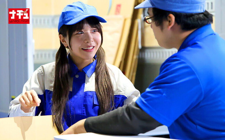 引っ越し屋でバイトする社会を知らない地味巨乳女に難癖つけてセクハラ乳揉みをくり返す変態店長2 9枚目