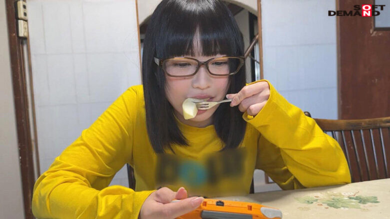 ドキュメント「アラサー喪女ニート」～ボクのお姉ちゃんは数年前と変わっていなかった～ チ×ポに目を輝かす〇〇体型の干物姉（27） 9枚目