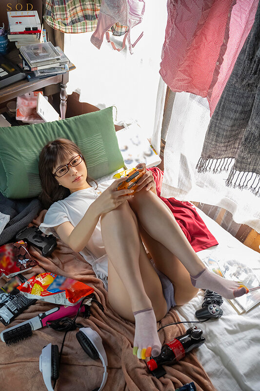 数年ぶりに帰省すると、アラサーの姉は未だに自称家事手伝い（ニート）の喪女だった。 隠れ巨乳の姉（26） 天宮花南 3枚目