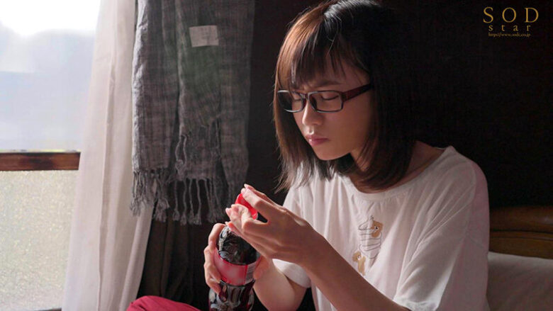 数年ぶりに帰省すると、アラサーの姉は未だに自称家事手伝い（ニート）の喪女だった。 隠れ巨乳の姉（26） 天宮花南 4枚目