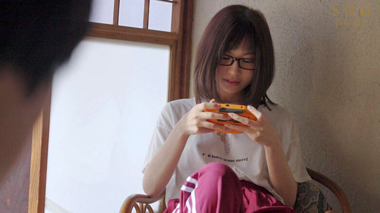 数年ぶりに帰省すると、アラサーの姉は未だに自称家事手伝い（ニート）の喪女だった。 隠れ巨乳の姉（26） 天宮花南 6枚目