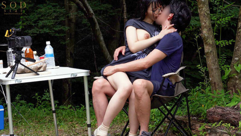 最近付き合った地味だけど隠れ巨乳な彼女と初めてのキャンプデート Tシャツからハミ出した巨乳に火が付いてしまい精子が尽きるまでめちゃくちゃセックスしまくった 彩月七緒 7枚目