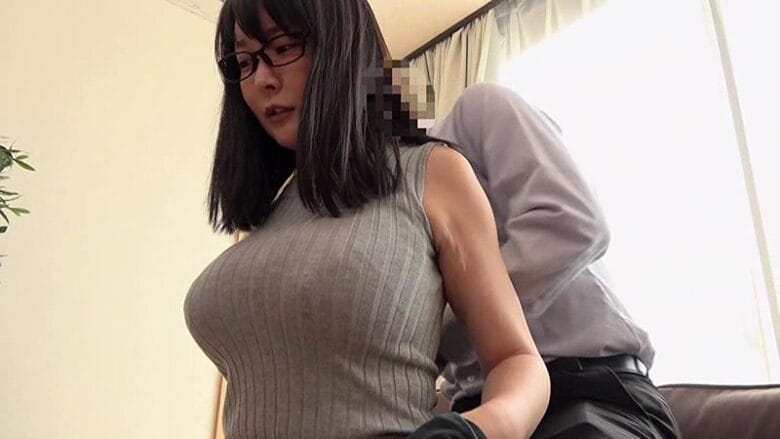 ★配信限定特典付★パートちゃん。服破けそう… Iカップ ありさ ファーストフード店勤務の「むっちむち」「爆乳」「ドM」三拍子揃ったメガネ地味主婦、店長と絶賛不倫中 羽生ありさ 1枚目