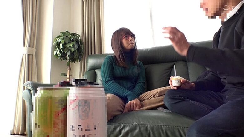 ★配信限定特典付★パートちゃん。服破けそう… Hカップ わかば 郊外カフェレストラン勤務の「むっちむち」「爆乳」「ドM」三拍子揃ったメガネ地味主婦、店長と絶賛不倫中 1枚目