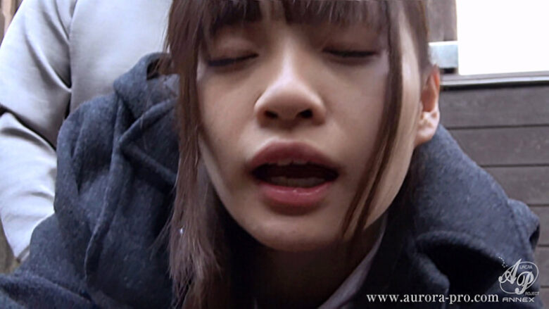 純朴美少女との愛液飛び散る変態お泊りセックス 花音うらら 10枚目