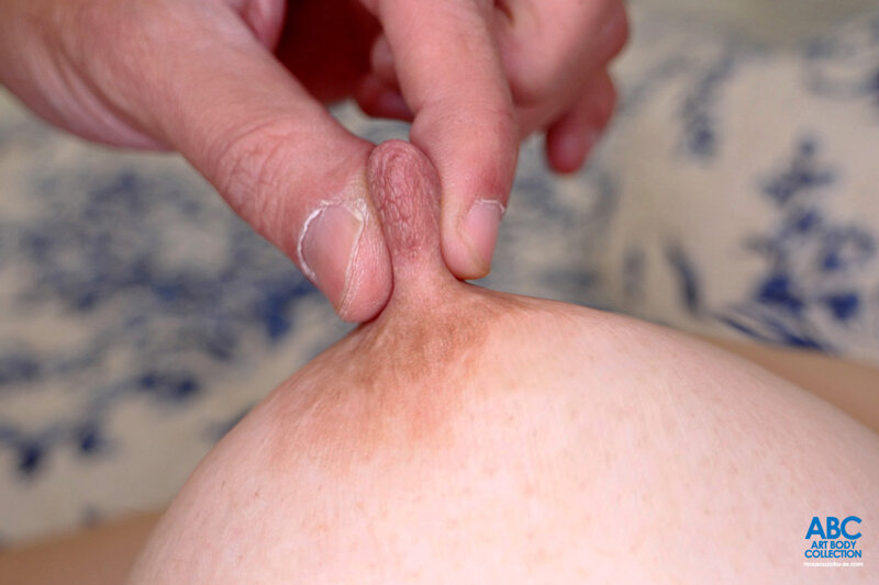 Hカップ地味カワ女子の触る前から勃起の天然デカ乳首をコリコリにして乳首開発！ Boin「山下望結」Box 7枚目