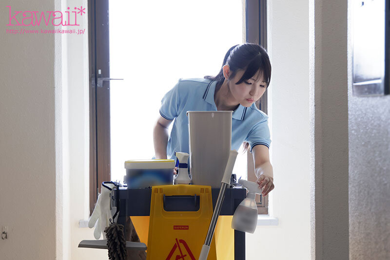 国内で最も可愛く最も全体スタイルが良いビル清掃員がAVデビュー！？クビレ54cm美巨乳 小泉楓さん（20） アダルト出演 4枚目