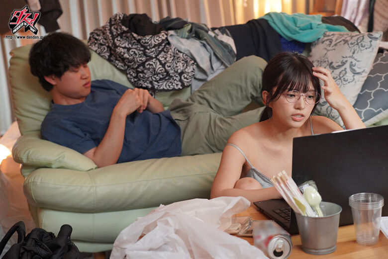 預かった甥っ子の巨根ち●ぽを断れなくて…相性良すぎたポルチオイクイク発情に沼っておかわりセックスしまくる独身アラサー限界OL 根尾あかり 1枚目