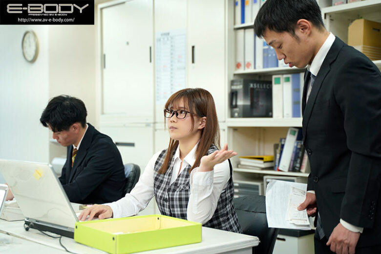 カタブツで真面目な経理部の新田さんがまさか爆乳専門デリヘルで働いていたなんて… 新田雪 1枚目