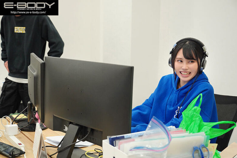 「監督志望だけど本当は女優さんになりたかった」 制作会社3年目の地味AD國森ありさ 諦めていたAV女優に大変身デビューします！ 2枚目