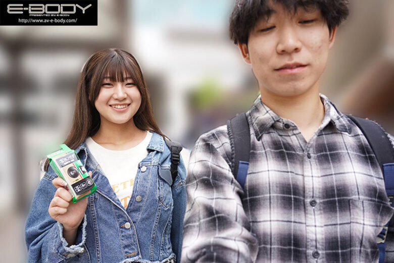 陰キャ同士が興味本位でSEXしたら… 着衣から想像できない物凄い健康的むっちり美巨乳 大興奮の僕らは性欲尽きるまでハメまくった 佐山由依 1枚目