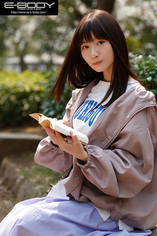 初めて出来た彼女を脱がしたら…着衣から想像できない物凄いスリム美白巨乳 大興奮の僕は性欲尽きるまでハメまくった 設楽ゆうひ 2枚目