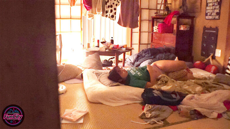 合算10発抜き！！親の再婚でできた義姉は喪女！だらしないのにエロすぎる無防備巨乳な姉に杭打ち中出しされた僕…星乃夏月 2枚目