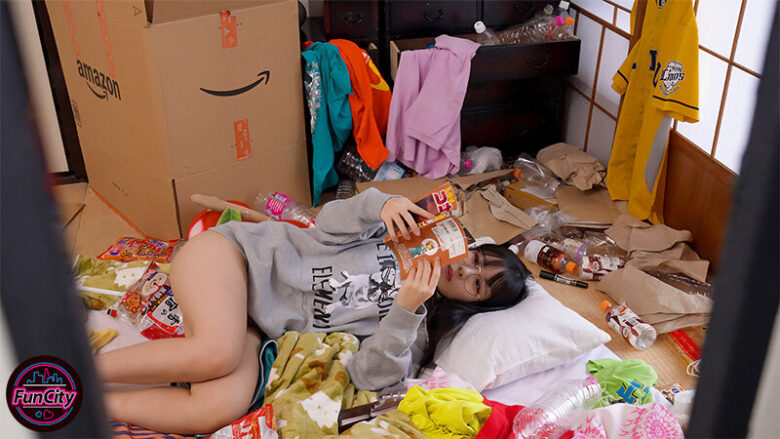 独り身童貞の元にやってきた姪は喪女！だらしないのにエロすぎる無防備巨乳な姪に杭打ち中出しされた僕… 柏木こなつ 1枚目