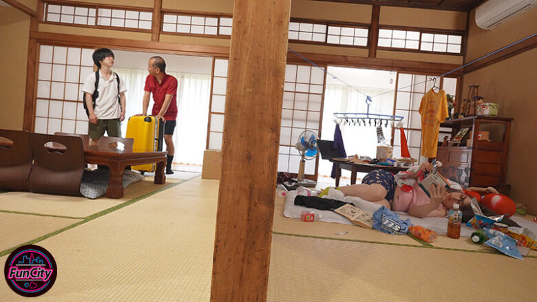 合算10発抜き！！親の再婚でできた義姉は喪女 だらしないのにエロすぎた無防備巨乳な姉に杭打ち中出しされた僕…ちなみん 2枚目