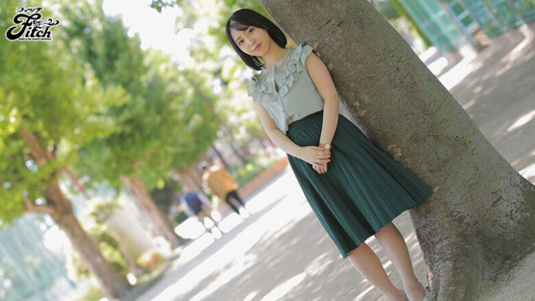 地味だけど脱いだら凄かった！恋愛小説家AV Debut！恋愛経験の少ない20歳の美巨乳Fカップ 卯佐美りん 6枚目