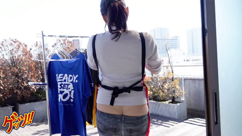 地味にエロい家事代行妻の肉感デカ尻に思わず即尺発射 気まずいと思いつつもまた押しかけてきたのでそのままデカチン即ハメ中出し 18枚目