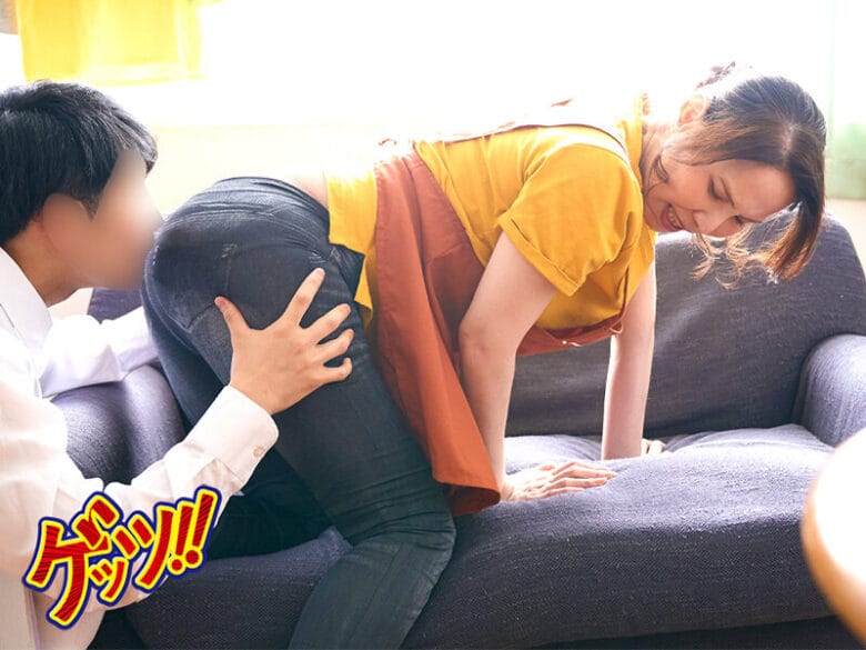 地味にエロい家事代行妻の肉感デカ尻に思わず即尺発射 気まずいと思いつつも翌日も押しかけてきたのでそのままデカチン即ハメ中出し 11枚目