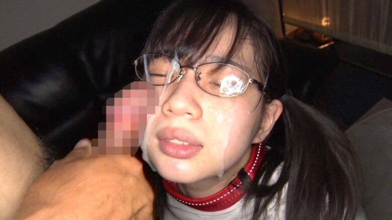 「私をメチャクチャにしてください・・」 巨乳すっぴんメガネっ娘 21歳 コンビニ店員 Hカップ（95cm） ヒップ90cm 17枚目