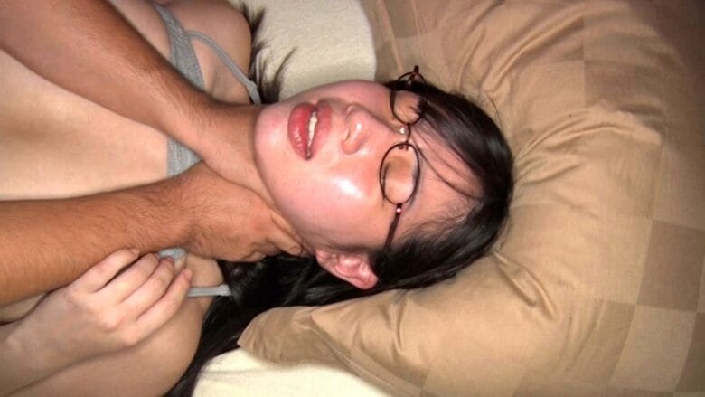 「私をメチャクチャにしてください・・」 巨乳すっぴんメガネっ娘 21歳 コンビニ店員 Hカップ（95cm） ヒップ90cm 7枚目