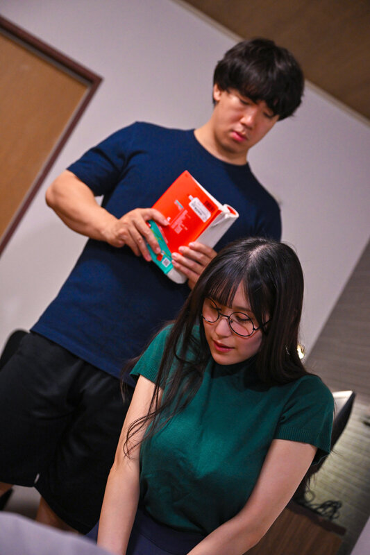 地味メガネ美爆乳お姉さんは弟専用のド変態痴女 雨宮ひびき 2枚目