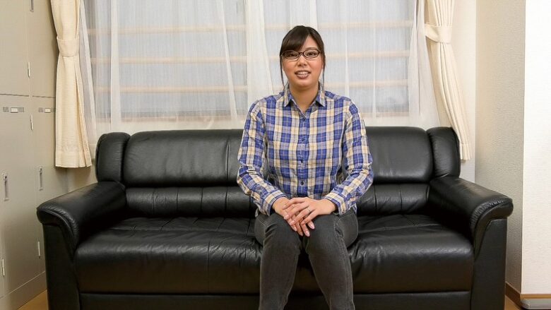 AV面接にやってきたデカ乳メガネ人妻総集編6人 16枚目