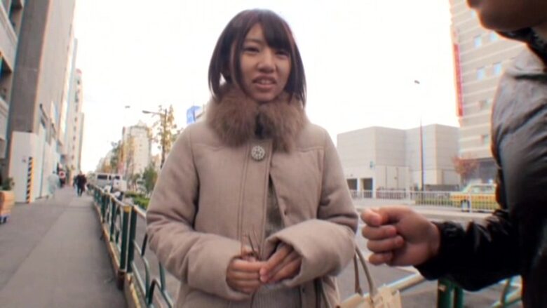 『高偏差値大学に通う地味で真面目そうな眼鏡女子ほど、実は超エロいって本当？』試しに声を掛けてみたら…、敏感過ぎて痙攣しながら潮吹きまくりでイキ果てちゃいました…。 1枚目