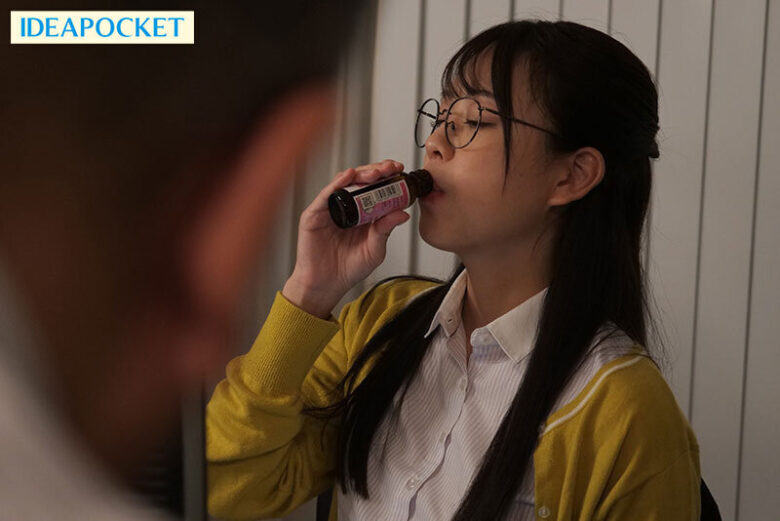 大嫌いな上司に媚薬を飲まされ卑猥下着を着せられ何度もイキまくる巨乳地味メガネOL 入社した会社は変態達の巣窟でした…。 滝川すみれ 2枚目