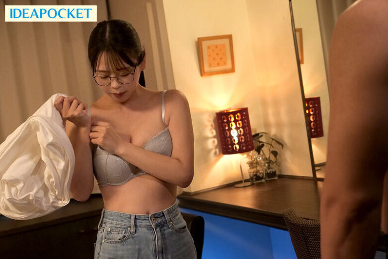 大嫌いな上司に媚薬を飲まされ卑猥下着を着せられ何度もイキまくる巨乳地味メガネOL 入社した会社は変態達の巣窟でした…。 滝川すみれ 9枚目