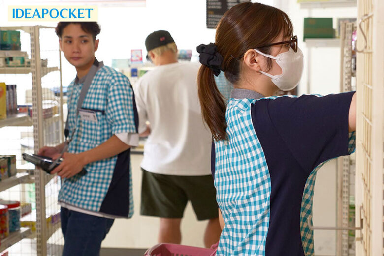 コンビニの年下バイトから女として求愛され 不倫にハマってしまった愛に飢える元タレント人妻 仲村みう 3枚目