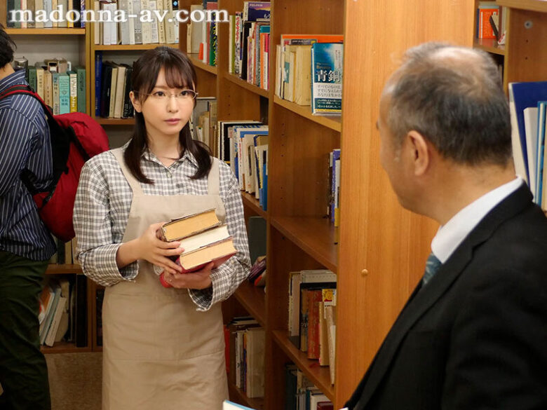 人妻秘書、汗と接吻に満ちた社長室中出し性交 最初で最高の秘書、ここに誕生―。 新妻ゆうか 1枚目