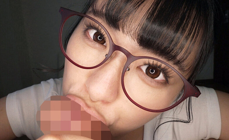 近所で巨乳すぎるとウワサの地味っこ店員さん 花柳杏奈 14枚目