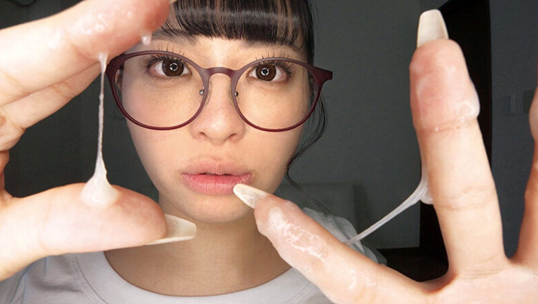 近所で巨乳すぎるとウワサの地味っこ店員さん 花柳杏奈 17枚目