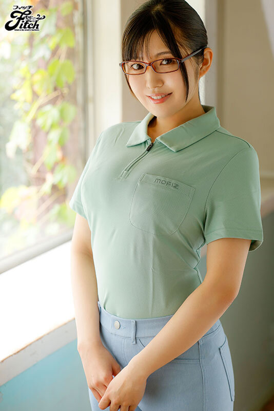 性格が良すぎるスポーツ用品店の爆乳店員 ぷるるんハニカミJcup絶頂AVデビュー 桃木結愛 1枚目