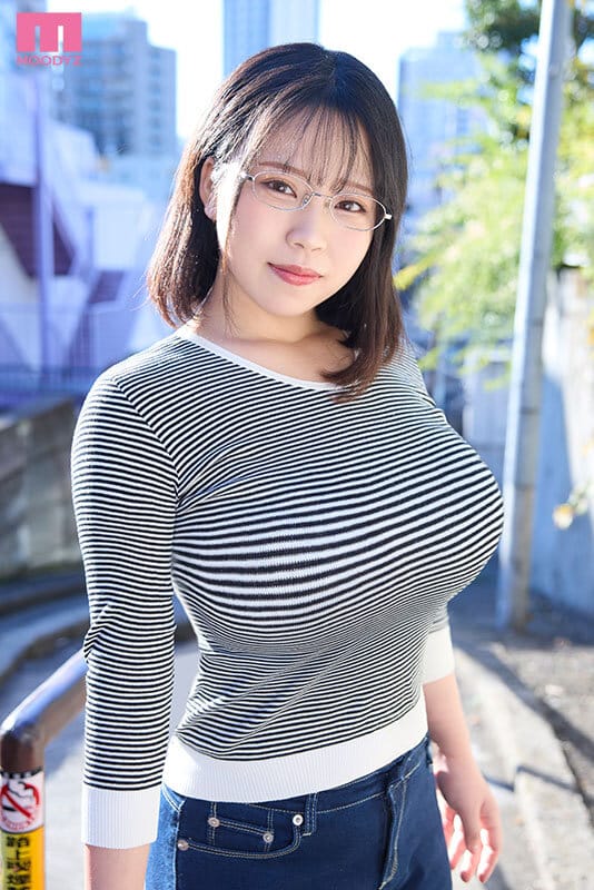 田舎の不動産事務員地味メガネ巨乳デビュー。真面目そうで超絶変態巨チンぶっ込み足ピン噴水失禁アクメ 1枚目