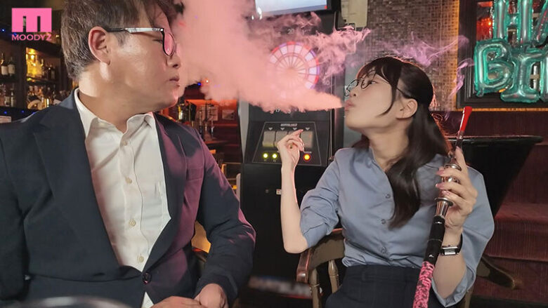 いつも地味メガネ女上司を酔わせたら…囁き誘惑キス魔になって何度も何度も勃起に持ち込まれ飲めば飲むほど無限中出し！！ 天宮花南 5枚目