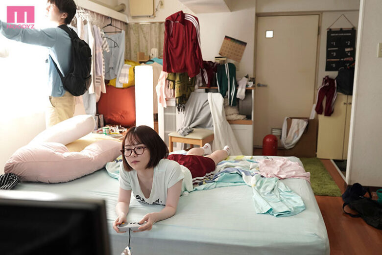 はじめて彼女ができたのに…隣に住む喪女ニートお姉さんに食べられ、カラダの相性良すぎて浮気なのに何度もSEXしまくった 水卜さくら 1枚目