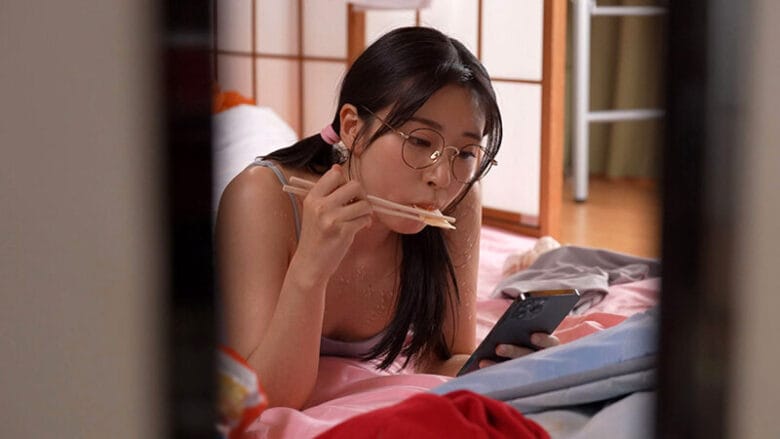 喪女のくせにやりまん。自堕落に生きる義姉に恋をした僕の気持ちに気づいて、一夜限りのSEXを許してくれたひと夏の思い出。 皆月ひかる 11枚目