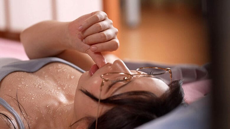 喪女のくせにやりまん。自堕落に生きる義姉に恋をした僕の気持ちに気づいて、一夜限りのSEXを許してくれたひと夏の思い出。 皆月ひかる 18枚目