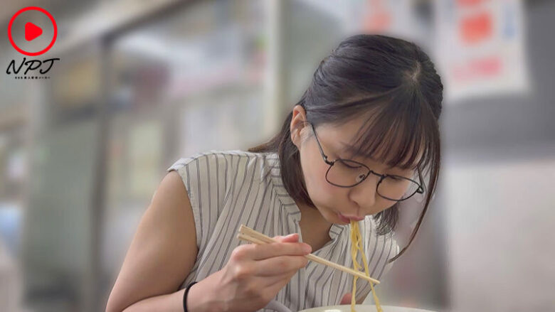 地味メガネ巨乳とマッチング 自我が性欲に喰われ朝までナカイキしながら痴女られました。 1枚目