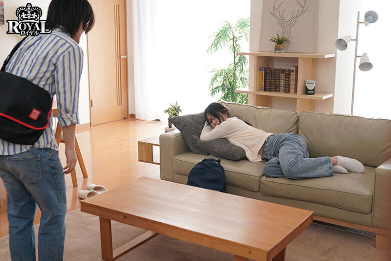 僕の姉は地味で控えめですが、眼鏡を外すと、絶世の美女で我慢できず迫ったら素股からの生挿入で初中出しをさせてくれました。 西野絵美 1枚目