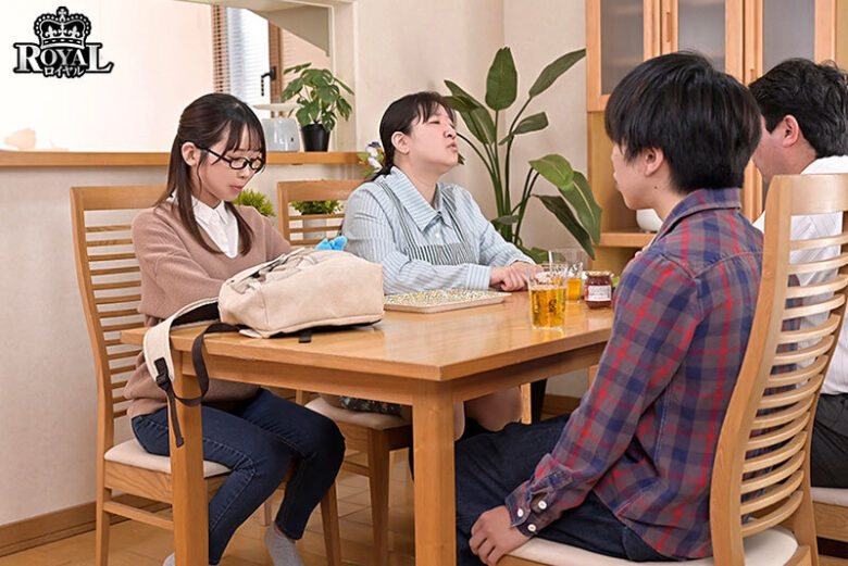 僕の姉は地味で控えめですが、眼鏡を外すと、絶世の美女で我慢できず迫ったら素股からの生挿入で初中出しをさせてくれました。 天羽りりか 1枚目